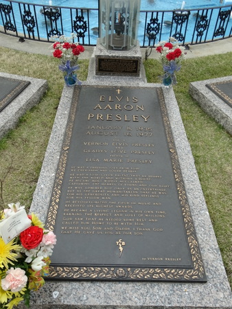 Elvis was first buried beside his mother in a local cemetery, but for security reasons, the graves of Elvis, his parents, his brother and his grandmother have been brought to Graceland.