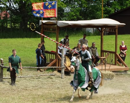 The green page tossed a hoop and his knight was able to lance it mid-air.  Yay!
