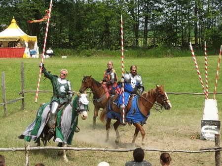 Then both knights paraded around the arena with the herald following.  The green knight has someone's favor on his lance.