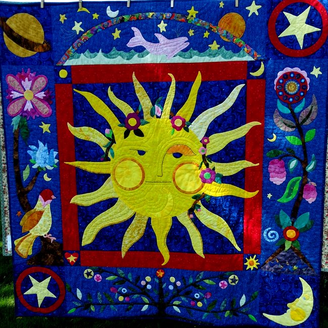 This was my favorite because it was all hand appliqued and hand quilted.  Turns out it was made by the president of the quilt guild.