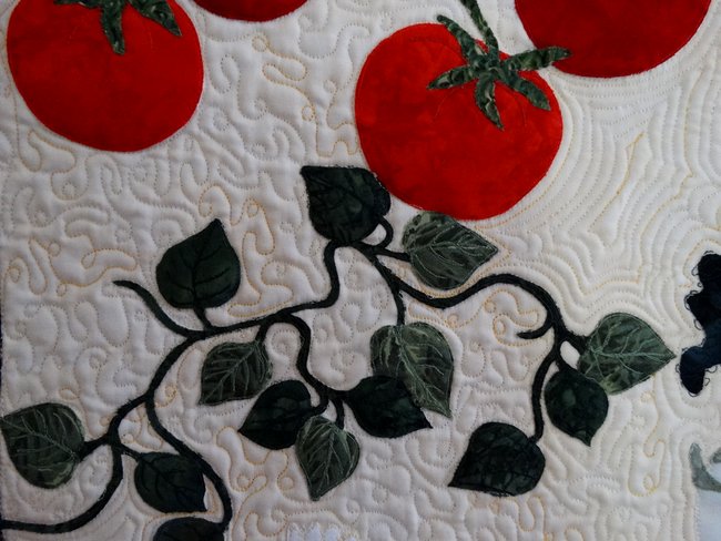 Here is a detail of the garden wall hanging showing the machine quilting.