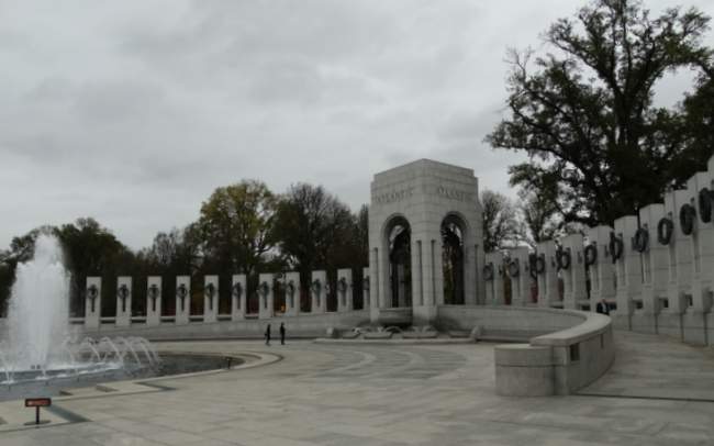The WWII Memorial is new since I was here in 1976.  This is the Atlantic side of the memorial.