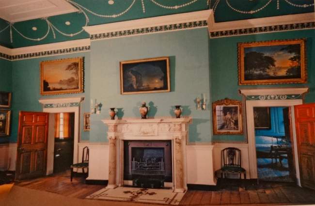 The large dining room.  The marble mantelpiece was a gift from Samuel Vaughn, an Englishman, in 1785.
