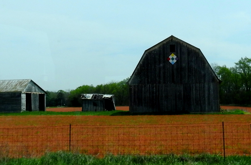 This one features a 9-patch barn quilt.