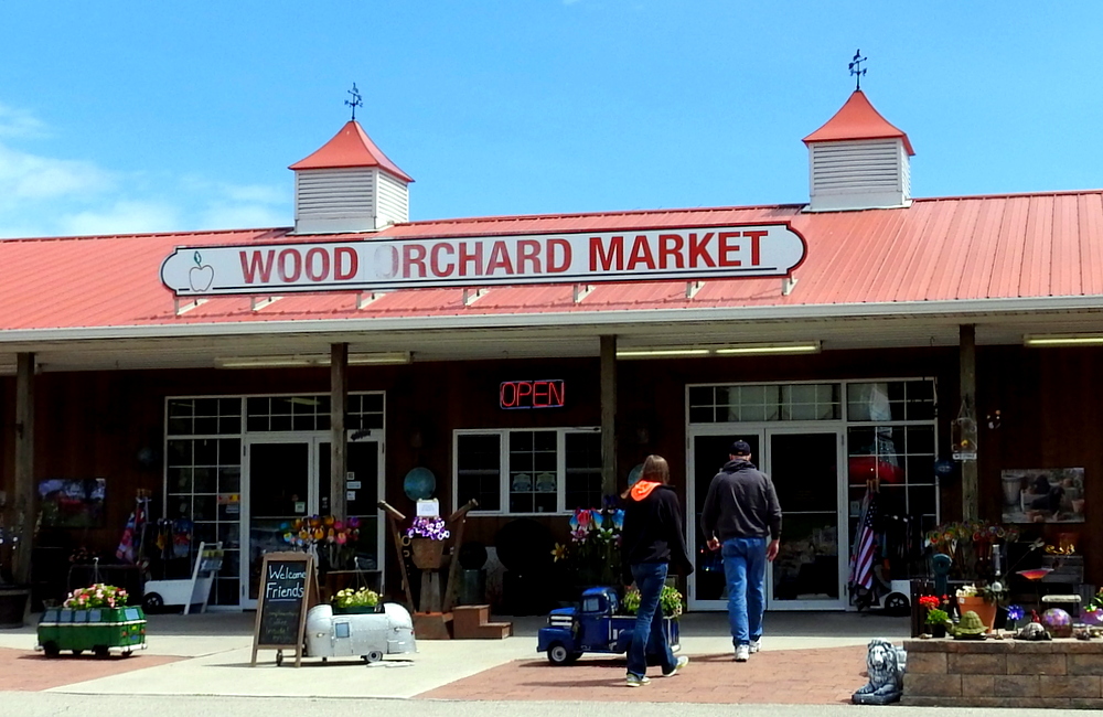 Then we stopped at the Wood Orchard Market to see what tasty samples they had today. It's a neat place with all sorts of pretty things as well as yummy things!